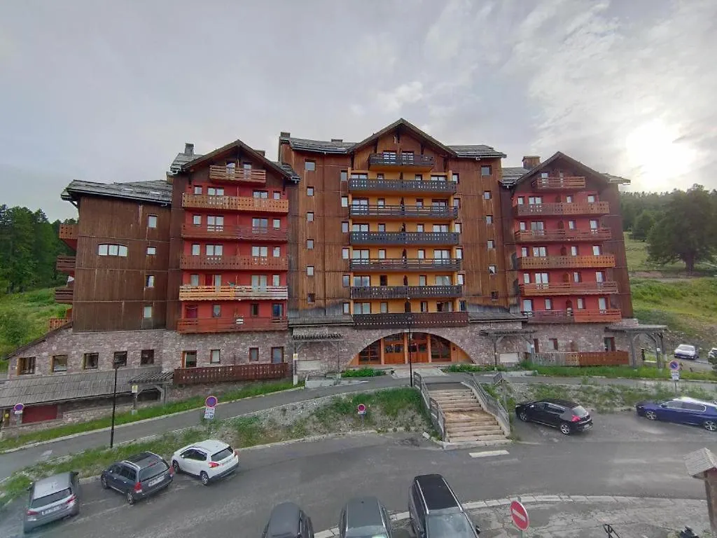 Appartement Risoul, 2 pièces, 6personnes avec Piscine